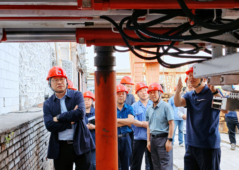 2025.05.16張弘 教瑞芬 新產(chǎn)品“7”型液壓支架順利通過(guò)驗(yàn)收4.jpg